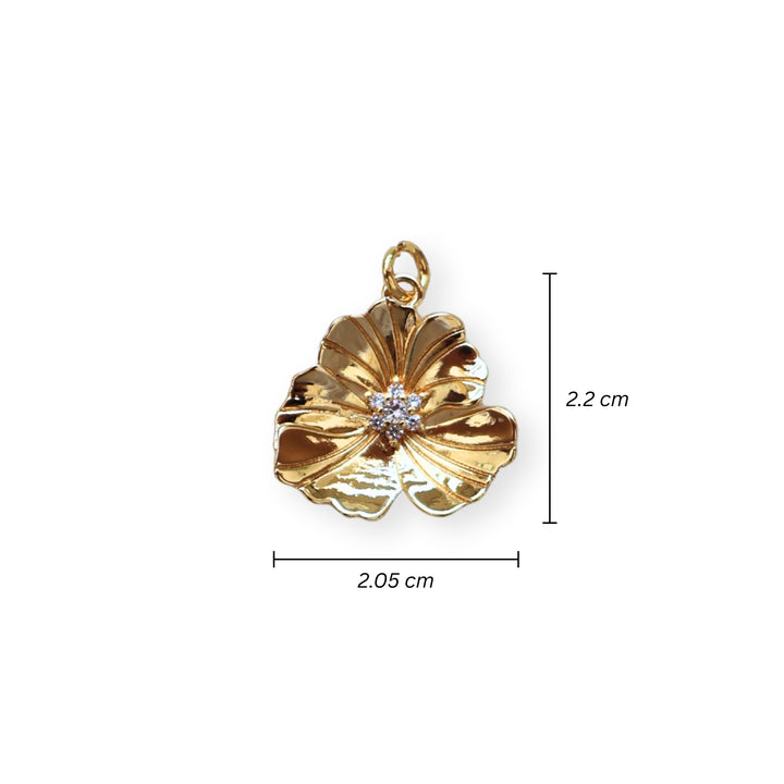 Medidas para dije flor dorada en chapa de oro con zirconia en el centro
