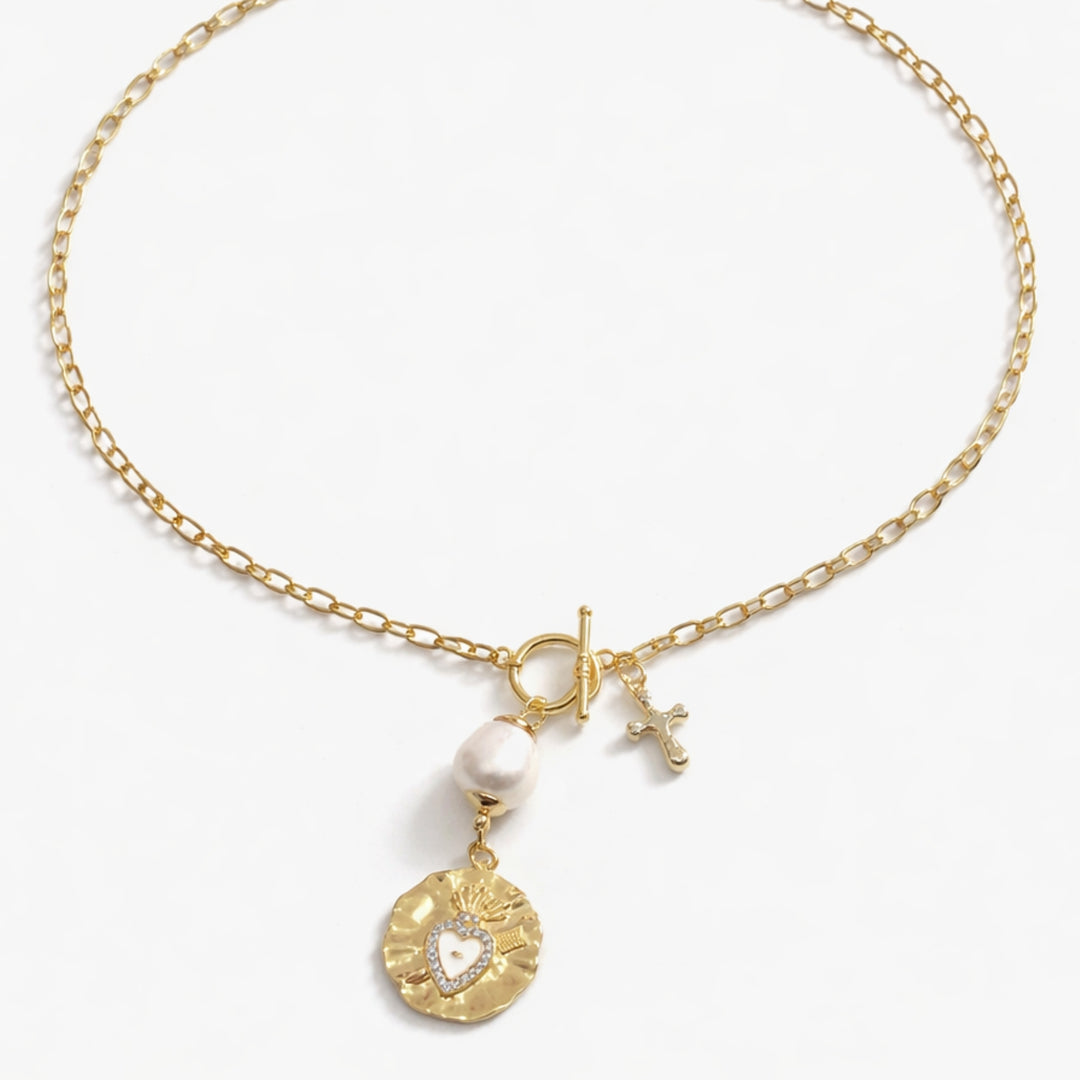 Detalles de Collar religioso de chapa de oro con perla de río, Sagrado Corazón y cruz