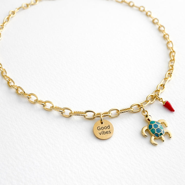 Detalles de Collar marino de chapa de oro con tortuga, cornicello y dije Good Vibes