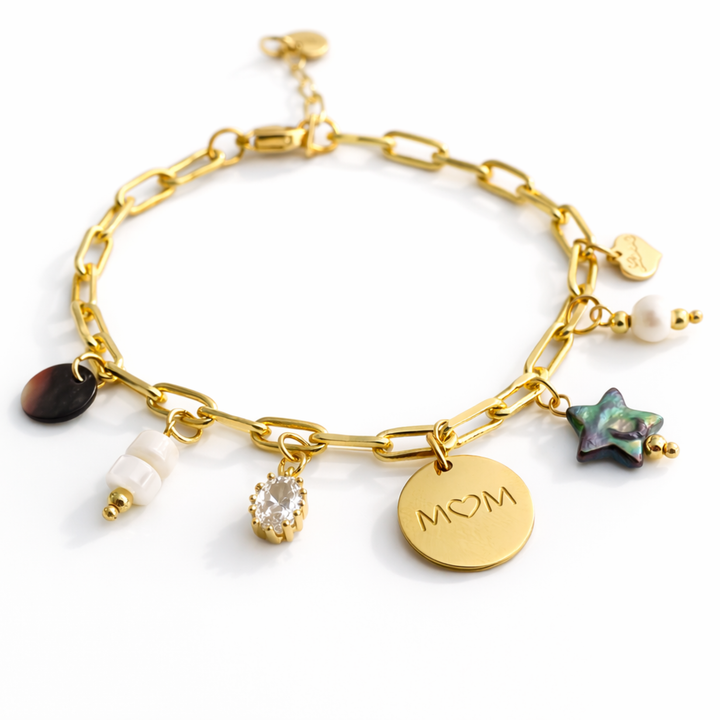 Detalles de Pulsera Sofía con conchas, perla de río, corazón, zirconia y dije Mom de acero inoxidable