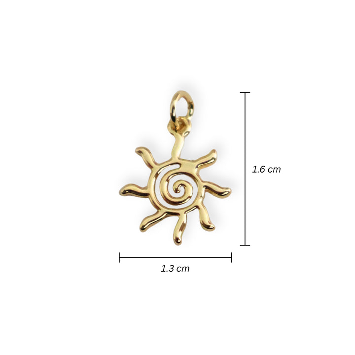 Medidas para dije en forma de sol de chapa de oro sobre fondo blanco