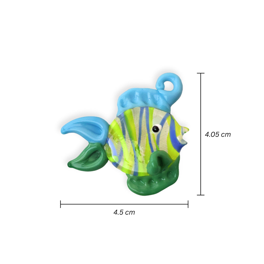 Medidas para dije de murano en forma de pez azul cielo con verde y rayas decorativas