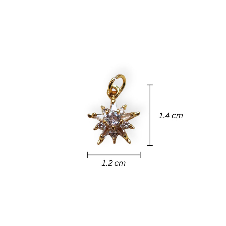 Medidas para dije estrella dorado con zirconia en el centro sobre fondo blanco