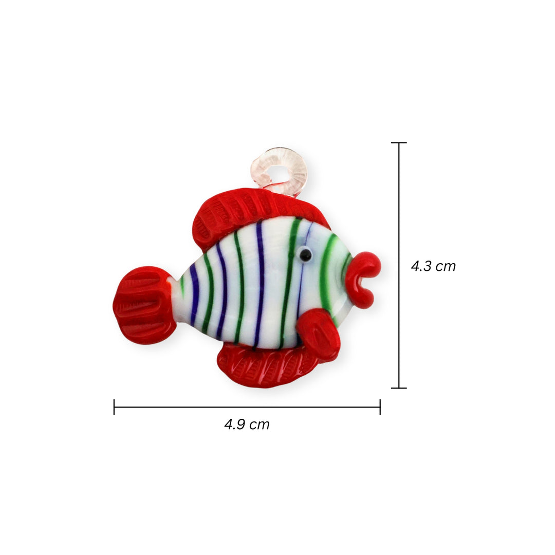 Medidas para dije murano en forma de pez con diseño en rojo, blanco, azul y verde