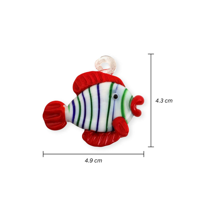 Medidas para dije murano en forma de pez con diseño en rojo, blanco, azul y verde