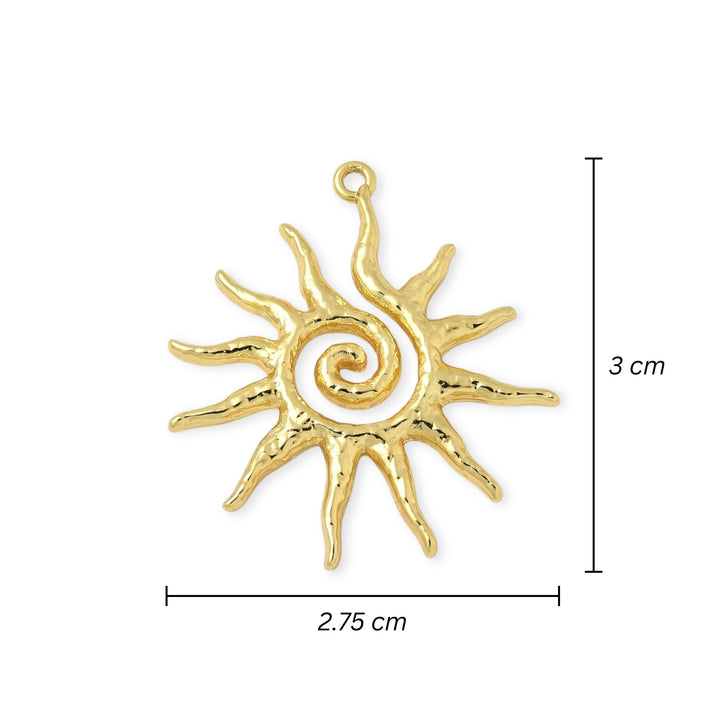 Medidas para Dije en forma de sol con espiral central elaborado en chapa de oro sobre fondo blanco
