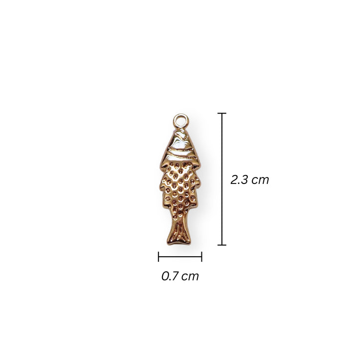Medidas para dije en forma de pez dorado elaborado en chapa de oro