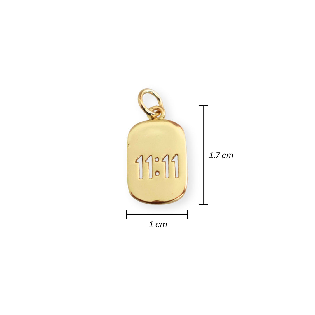 Medidas para dije de chapa de oro en forma de placa ovalada con calado 11:11