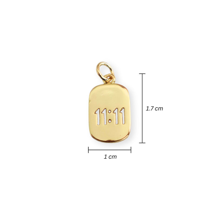 Medidas para dije de chapa de oro en forma de placa ovalada con calado 11:11