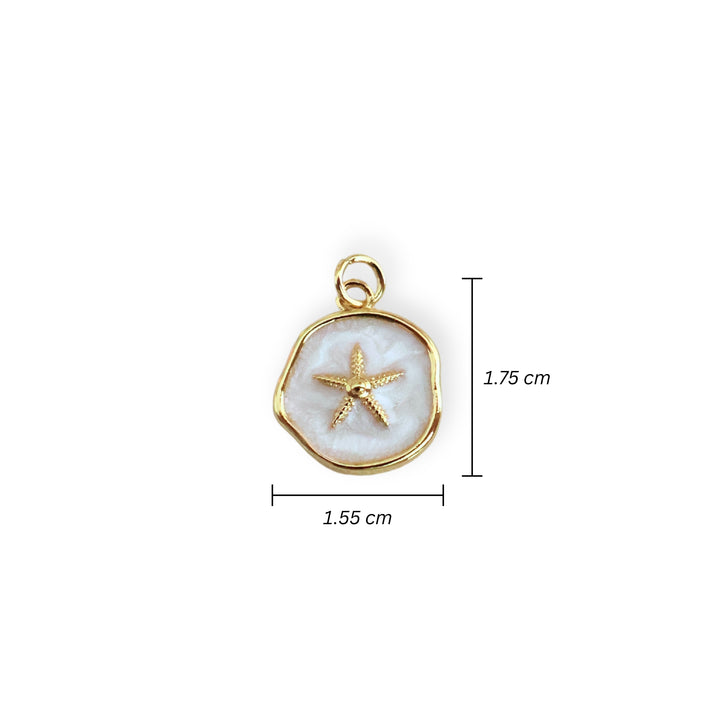 Medida para dije circular blanco con estrella de mar dorada al centro