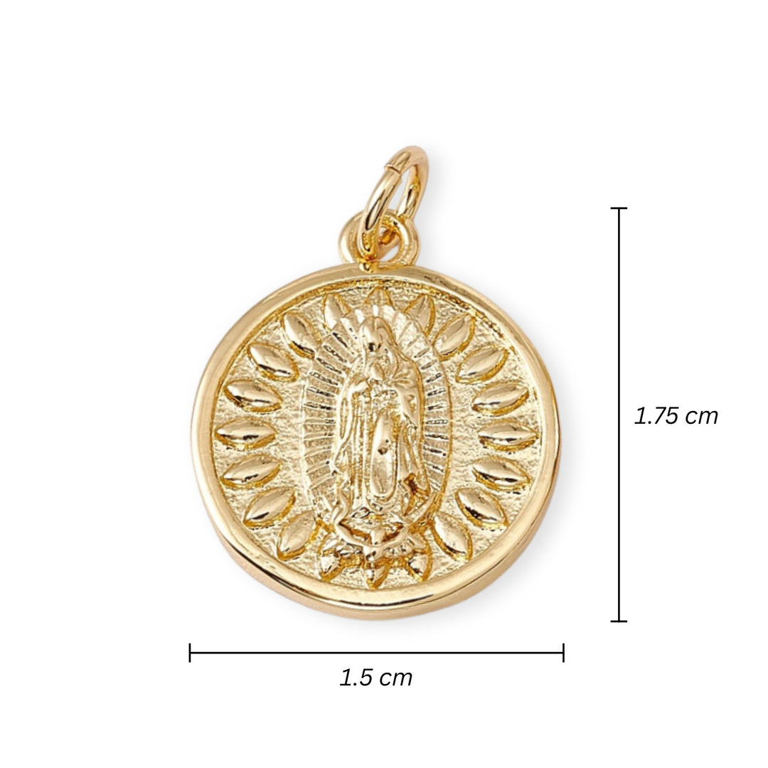 Medidas para Dije circular de la Virgen de Guadalupe en chapa de oro sobre fondo blanco