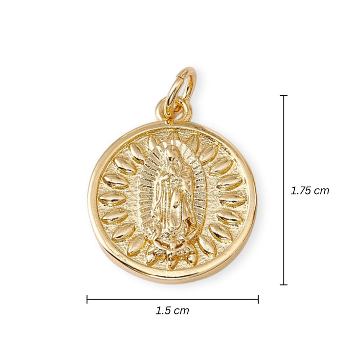 Medidas para Dije circular de la Virgen de Guadalupe en chapa de oro sobre fondo blanco