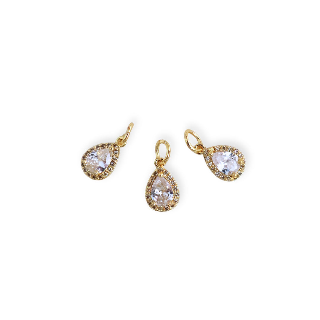 Detalles de dijes en forma de gota de chapa de oro con zirconia brillante
