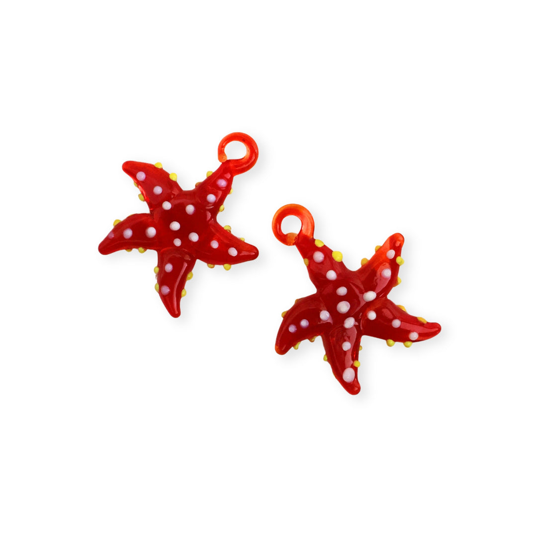 Detalles de dijes de murano en forma de estrella de mar, color rojo con puntos blancos y amarillos
