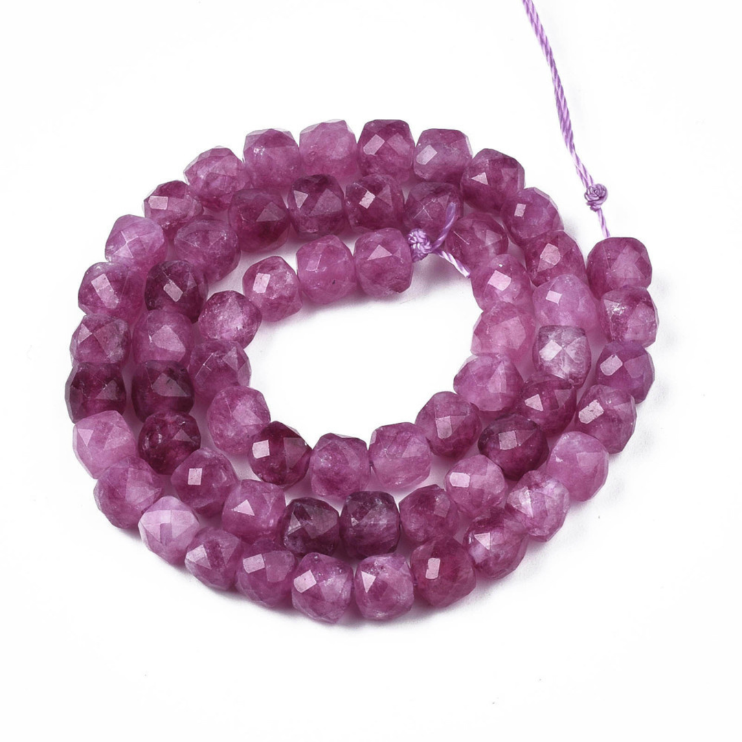 Tira de cuentas de cuarzo natural facetado en cubos para joyería