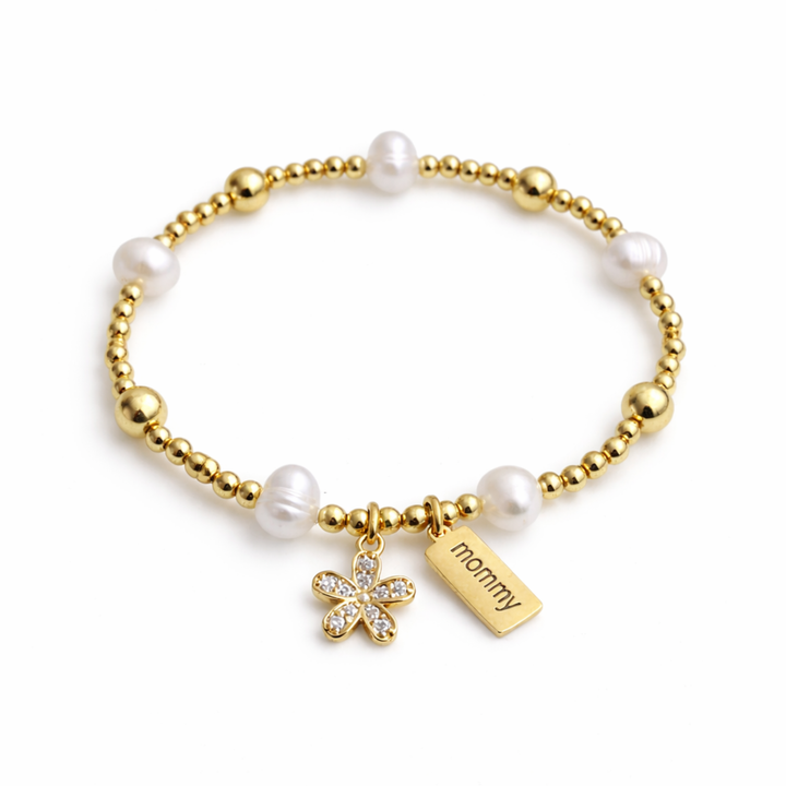 Detalles de Brazalete Luzia con perla de río, dije Mommy y flor de chapa de oro con zirconia