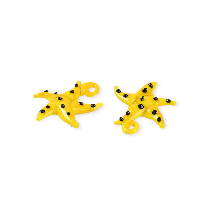 Detalles de Dije artesanal de murano amarillo en forma de estrella de mar con puntos negros