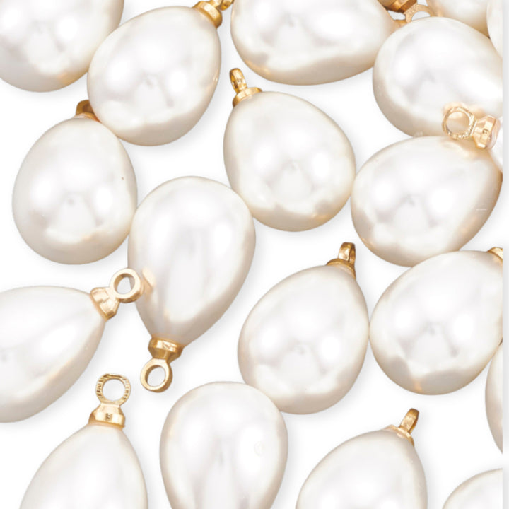 Detalles de Dije en forma de gota de perla sintética con engarce dorado