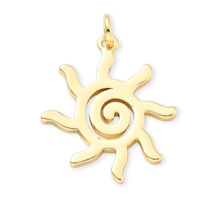 Detalles de Dije en forma de sol de chapa de oro sobre fondo blanco