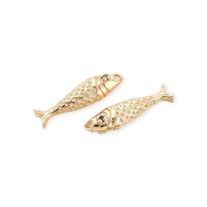 Detalles de Dije en forma de pez dorado en chapa de oro con zirconia en el ojo