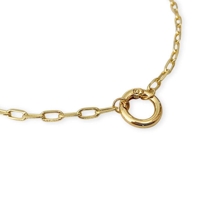 Perspectiva 2 Cadena de chapa de oro con broche circular elegante y brillante