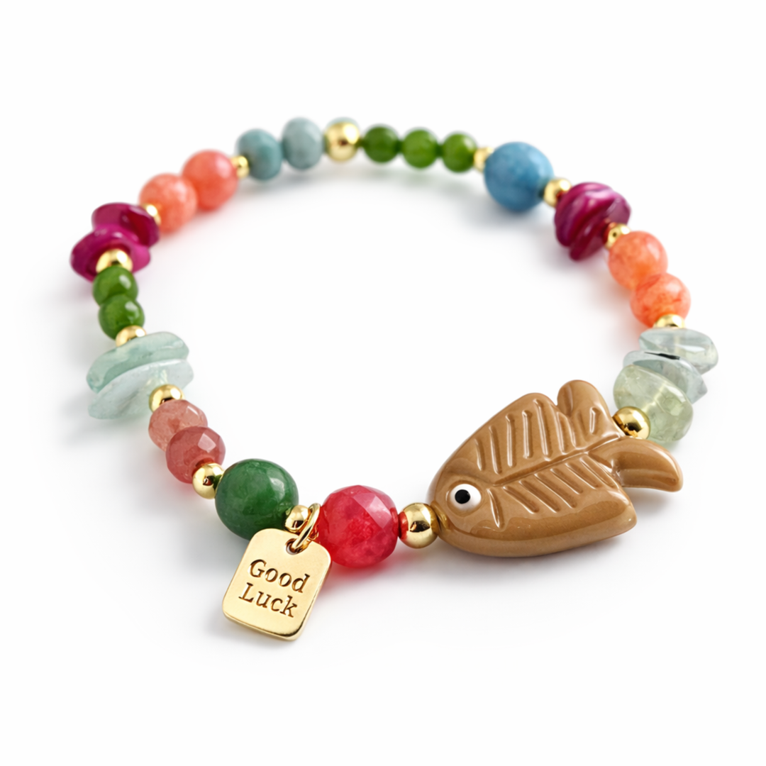 Detalles de Brazalete marino con murano, piedras naturales, concha y dije Good Luck de chapa de oro