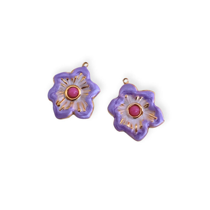 Detalles de dijes en forma de flor morada de acero inoxidable esmaltado