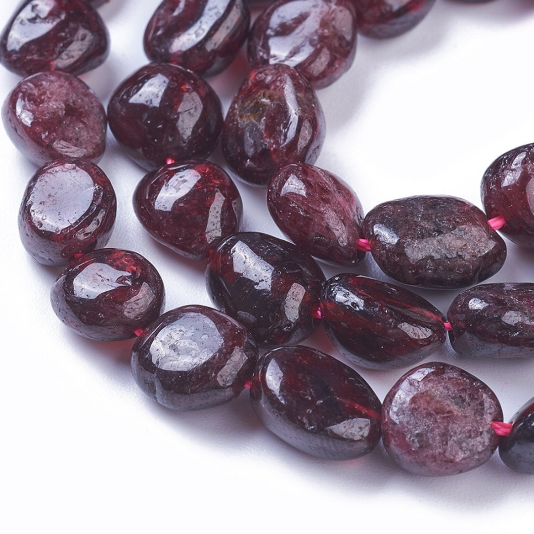Tira de granate natural nugget con aproximadamente 44 cuentas
