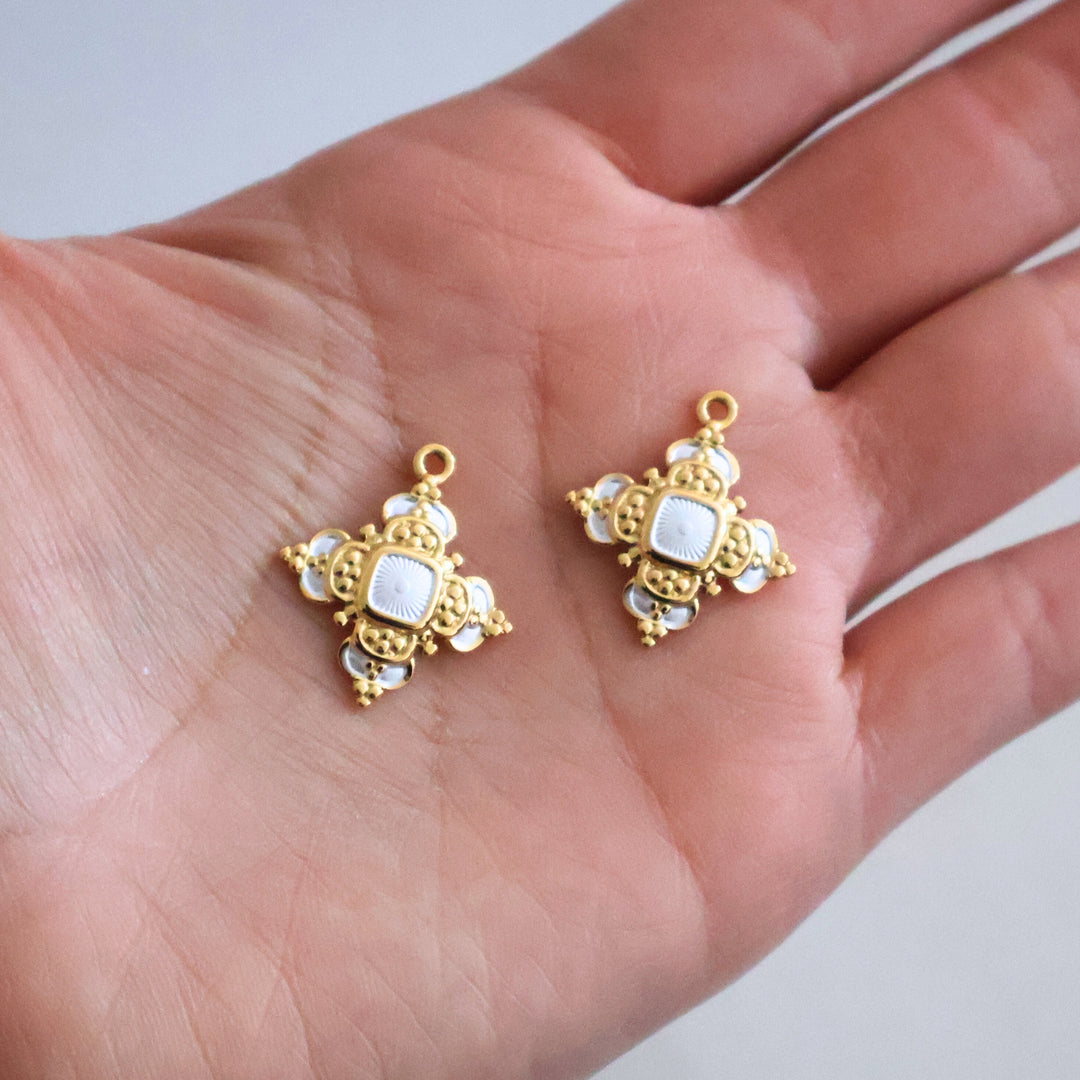 Detalles de Dije de flor de acero inoxidable con esmalte