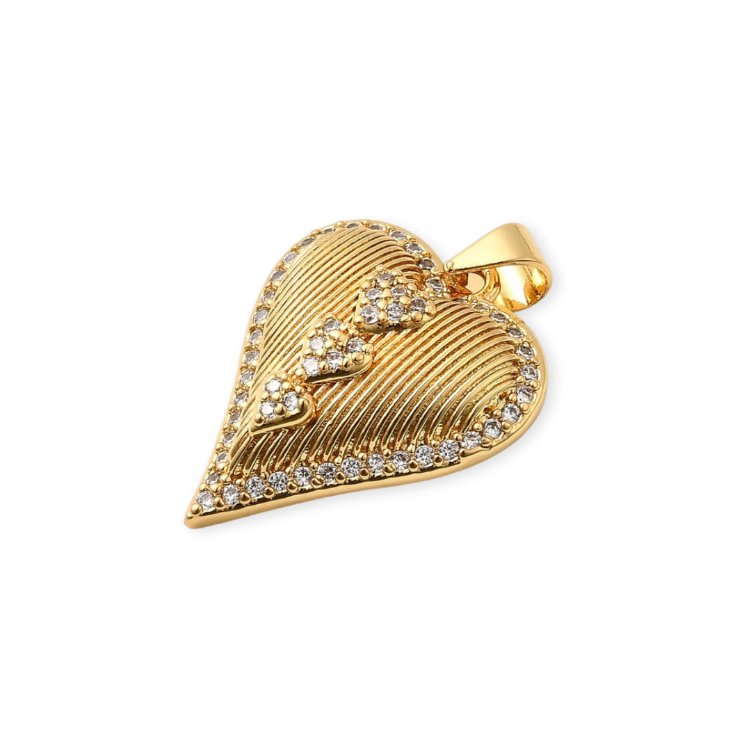Detalles de Dije de corazón de chapa de oro con zirconia