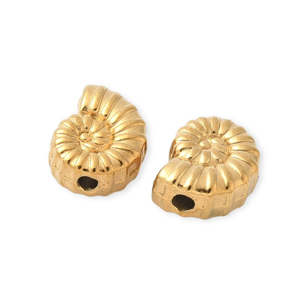 Detalles de Separador en forma de caracol de acero inoxidable sobre fondo blanco