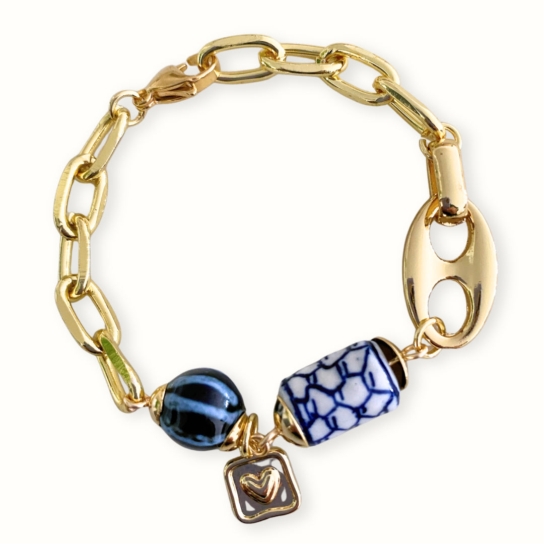 Brazalete de cadena de chapa de oro con dije cuadrado de corazón