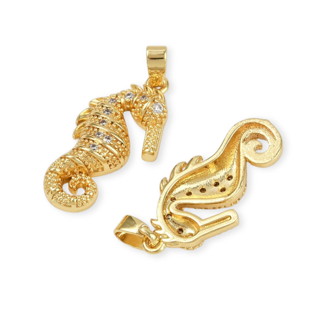 Detalles de Dije caballito de mar dorado en chapa de oro con zirconia brillante