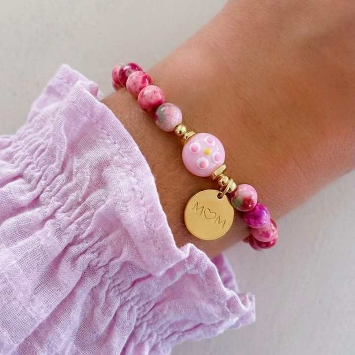 Detalles de Brazalete para mamá con murano, jade, separadores de chapa de oro y dije MOM de acero inoxidable