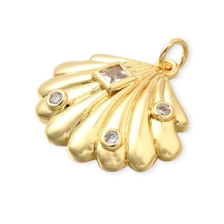 Detalles de Dije en forma de concha de chapa de oro con zirconias brillantes decorativas
