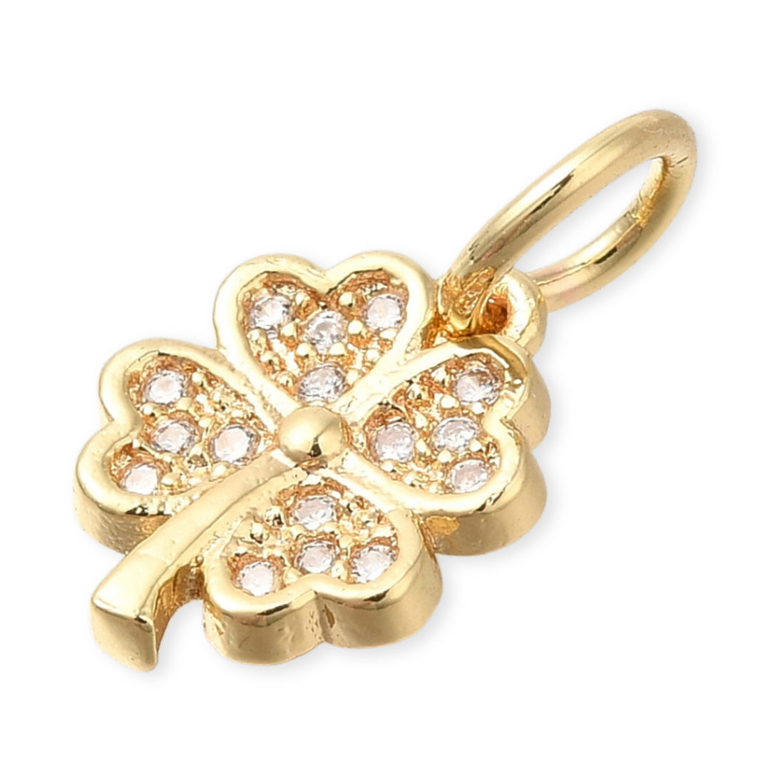 Detalles de Dije en forma de trébol de chapa de oro con zirconias brillantes sobre fondo blanco