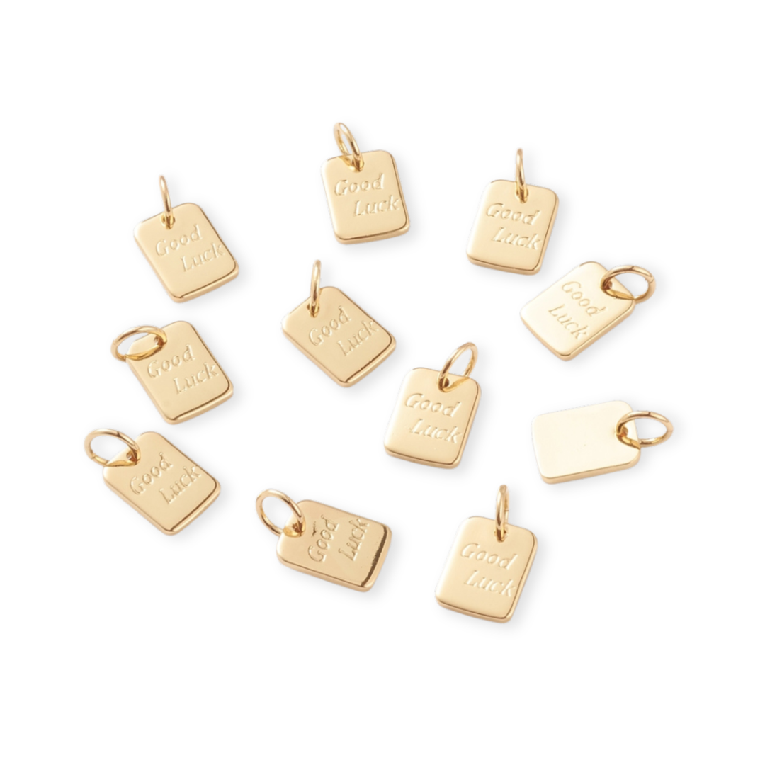 Detalles de Dije rectangular Good Luck de chapa de oro