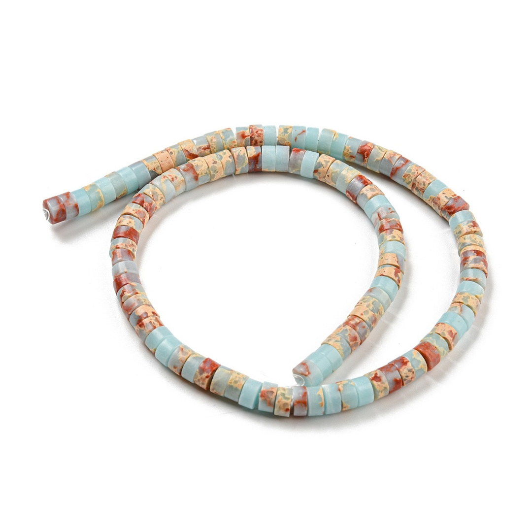 Tira de cuentas de jaspe imperial sintético teñido tipo heishi de 6.5 mm