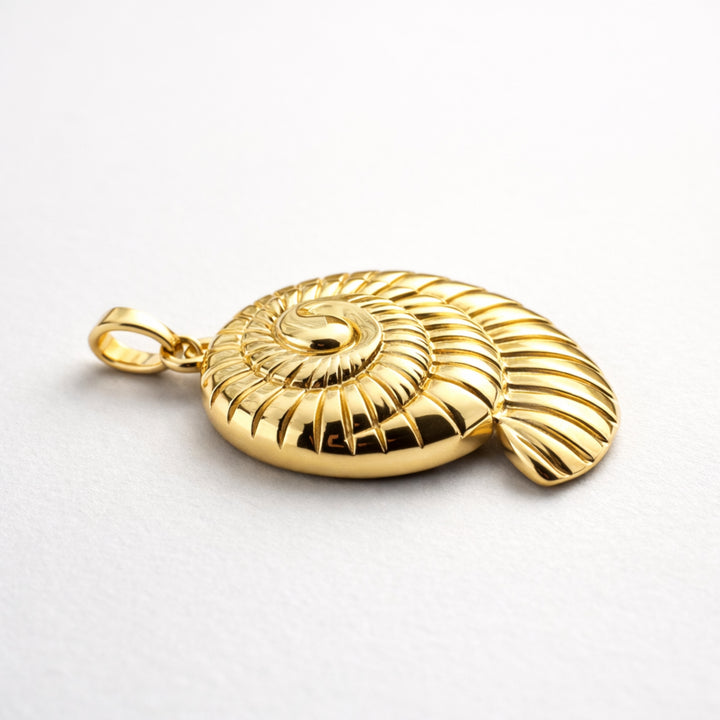 Detalles de Dije en forma de caracol de chapa de oro brillante