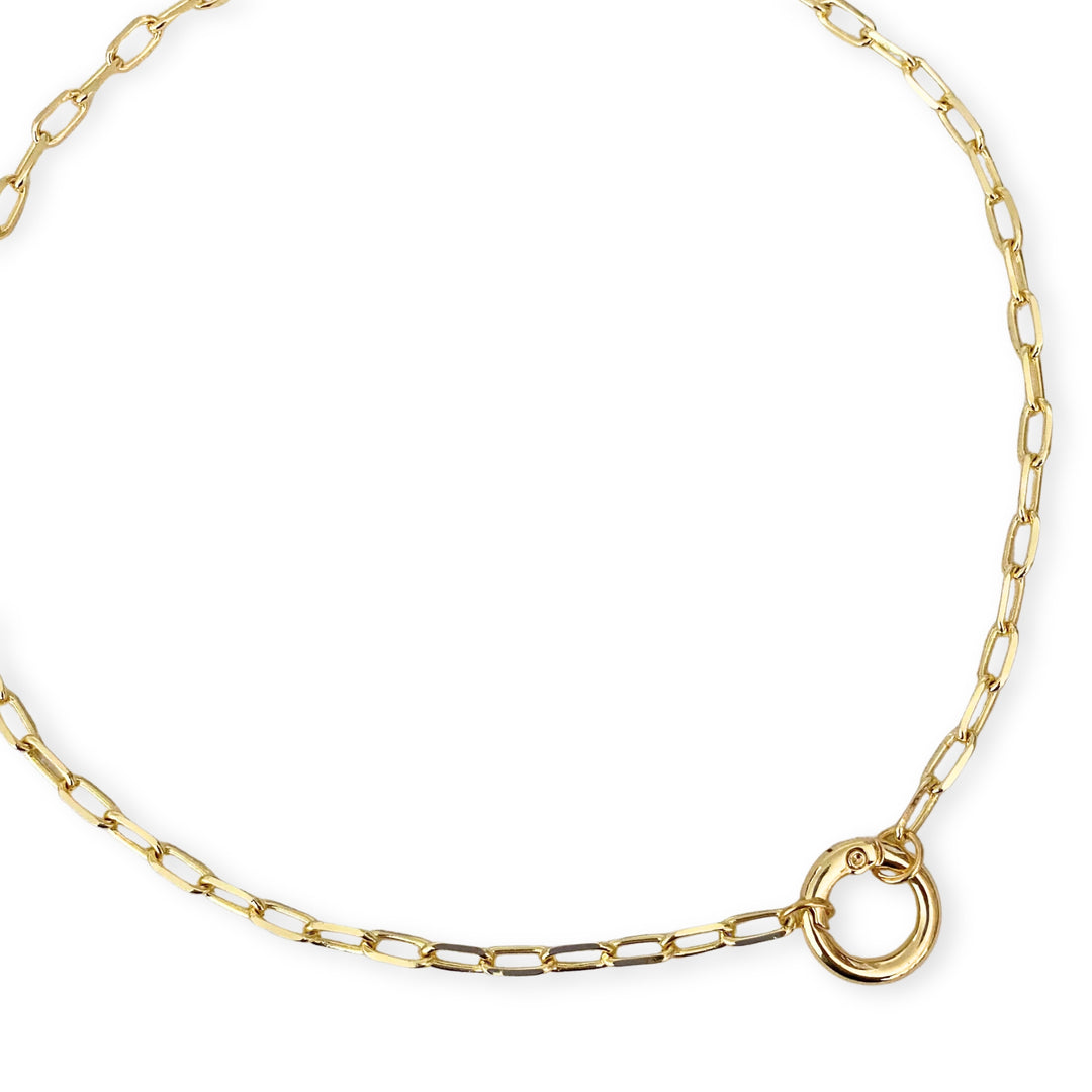 Perspectiva 3 Cadena de chapa de oro con broche circular elegante y brillante