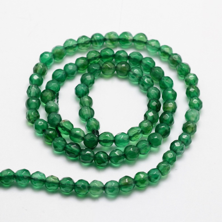 Tira de jade facetado de 4 mm con aproximadamente 90 cuentas