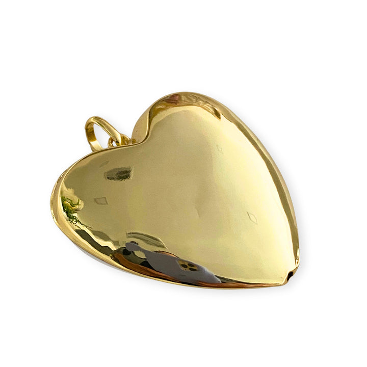 Detalles de Dije grande de corazón esmaltado blanco con ojo central y detalles multicolor en chapa de oro. 