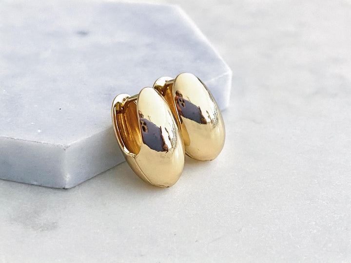 Luna – aretes dorados ovalados de chapa de oro

