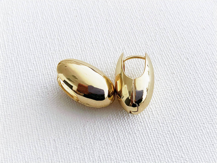 Detalles de Luna – aretes dorados ovalados de chapa de oro

