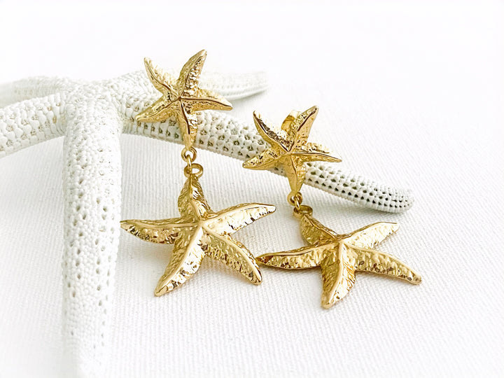 Detalles de aretes de chapa de oro Marina – estrellas de mar doradas colgantes